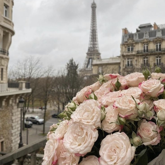 About Me! 💋 - Picture 2 of 2